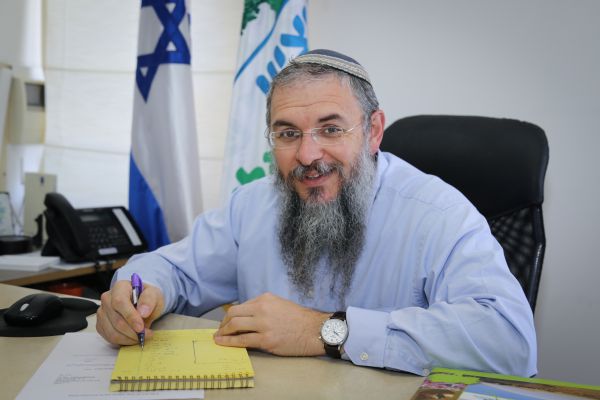 רק נבחר: המועצה תשפץ את השכונה של שלמה נאמן