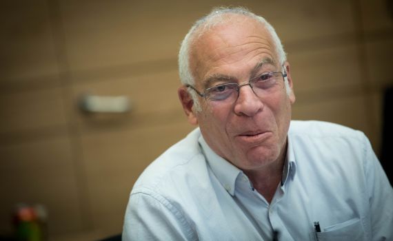 "בחשדות כה חמורים רוה"מ חייב להשעות את עצמו"