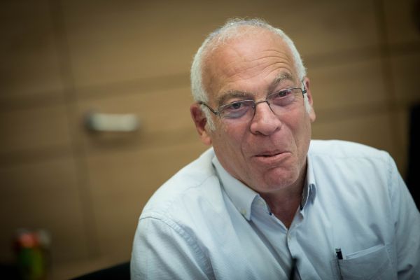 "בחשדות כה חמורים רוה"מ חייב להשעות את עצמו"