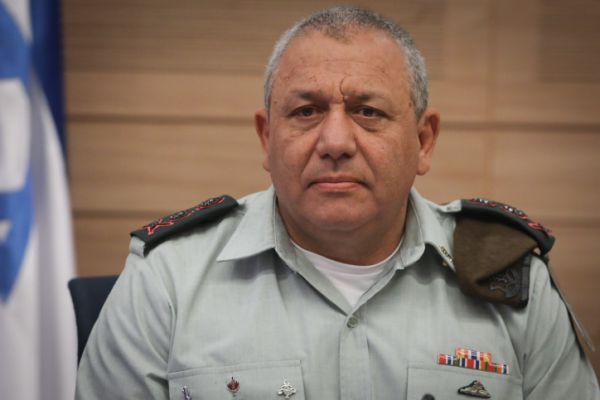 'מחליא': הוואטסאפ "הרג" את הרמטכ"ל גדי אייזנקוט