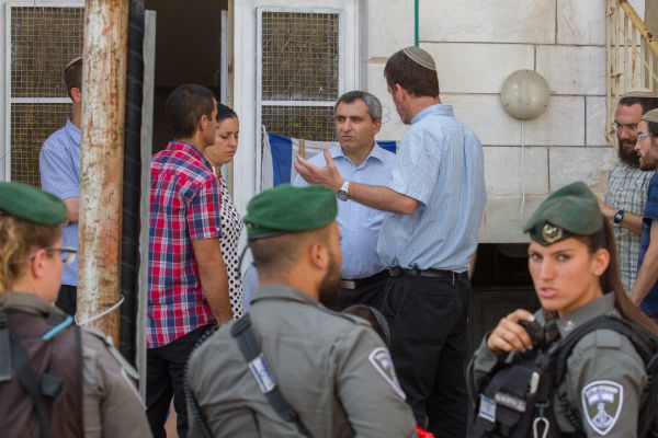 מנדבליט: לפנות את היהודים מבית המכפלה