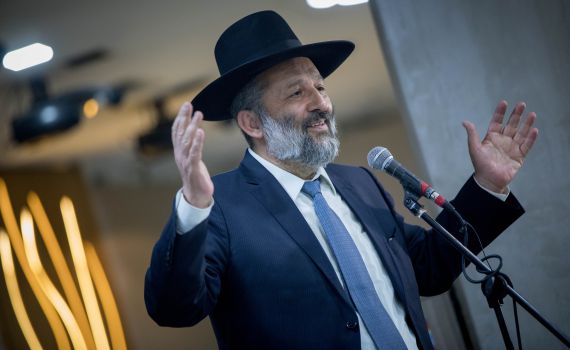 דרעי במתקפה: "איווט, הסתה לא אמינה ולא ראויה"