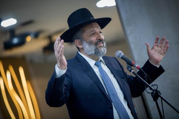 דרעי במתקפה: "איווט, הסתה לא אמינה ולא ראויה"