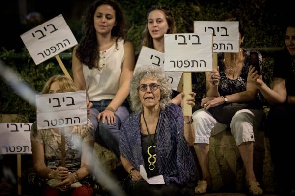 למרות הגבלות בג"ץ: 2000 מפגינים מחו מול היועמ"ש