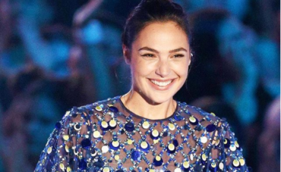 כבוד: הלוק הצנוע של גל גדות כבש את טקס ה-VMA