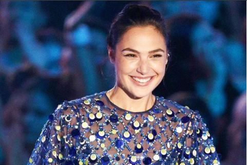 כבוד: הלוק הצנוע של גל גדות כבש את טקס ה-VMA