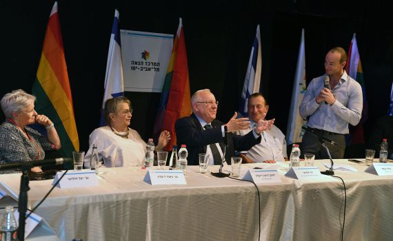 שמונה שנים לרצח בברנוער: הנשיא ביקר במרכז הגאה