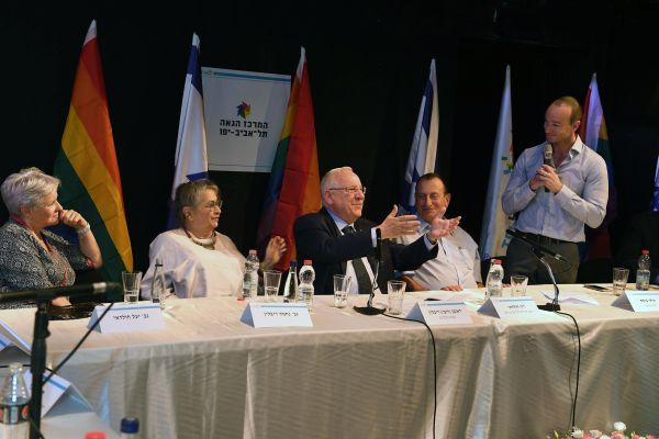 שמונה שנים לרצח בברנוער: הנשיא ביקר במרכז הגאה