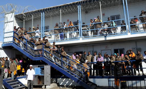 בג"צ הכריע: אסור לכלוא מסתננים שמסרבים לעזוב