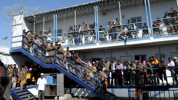 בג"צ הכריע: אסור לכלוא מסתננים שמסרבים לעזוב