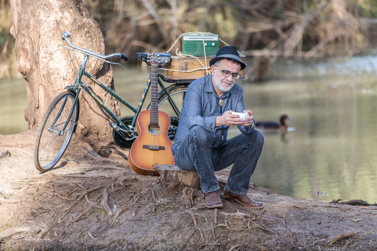 EB=MC²: אהוד בנאי מגשים חלום מעבר לים