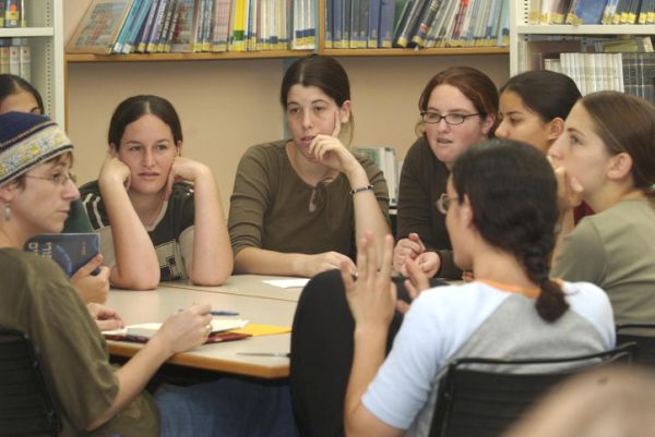 צפו: למה האולפנות מובילות באחוזי הזכאות לבגרות?