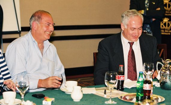 בארה"ב נפטר יועץ הבחירות ארתור פינקלשטיין