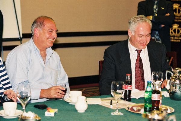 בארה"ב נפטר יועץ הבחירות ארתור פינקלשטיין