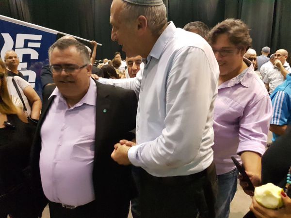 ח"כ מוטי יוגב מסביר למה הגיע לכנס התמיכה בנתניהו