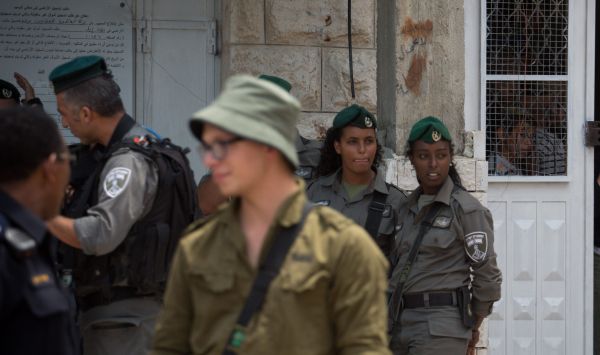 סוכל פיגוע דקירה בכניסה למערת המכפלה