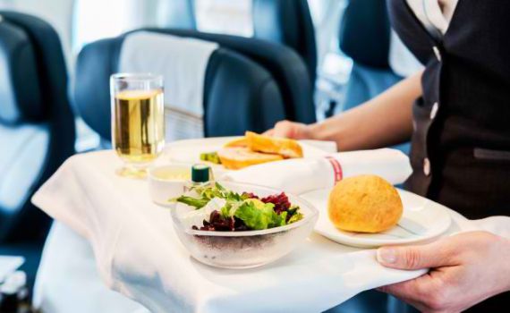 הפתעה בטיסה: קיבל מנה שתוקפה פג לפני עשור