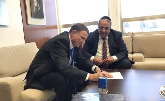 רשמית: ח"כ יגאל גואטה הגיש את מכתב ההתפטרות