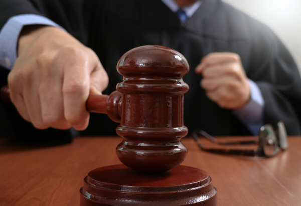 צפו: כשאתה מגלה שהשופט הוא אבא שלך