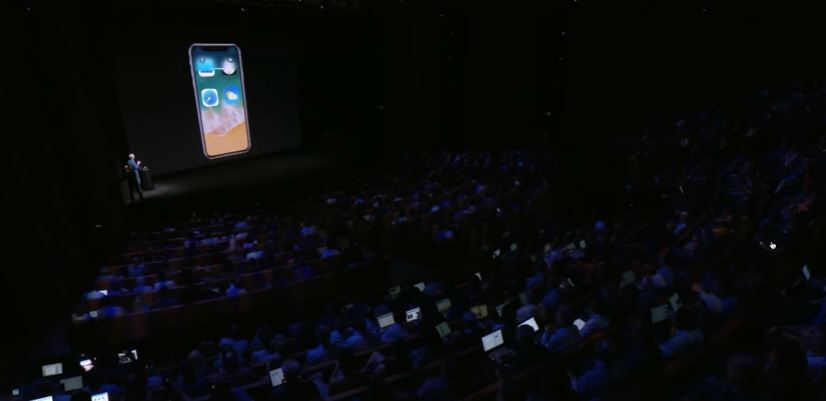 צפו: זו הסיבה לפדיחה המביכה בהשקה של אפל