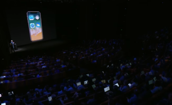 צפו: זו הסיבה לפדיחה המביכה בהשקה של אפל