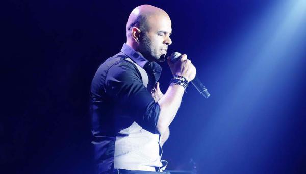 אייל גולן איבד הכרה באמצע הופעה בבריכת הסולטן