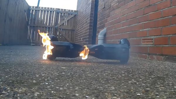 מפחיד: 'זה הפך לזיקוקים': שני הוברבורדים עלו באש