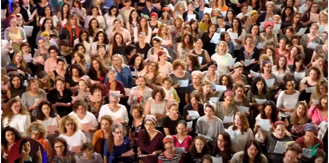 צפו: 600 איש משלל מגזרים בביצוע מאחד לבבות