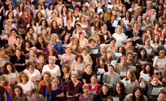 צפו: 600 איש משלל מגזרים בביצוע מאחד לבבות