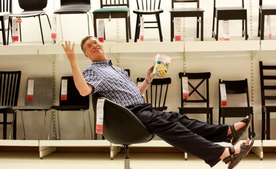 משעשע: אבשלום קור מתקן את השוודים