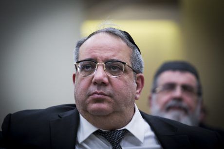 רבנים: "לפטר את ח"כ יגאל גואטה"