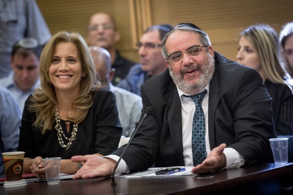 החכ"יות של השמאל מחבקות את יגאל גואטה