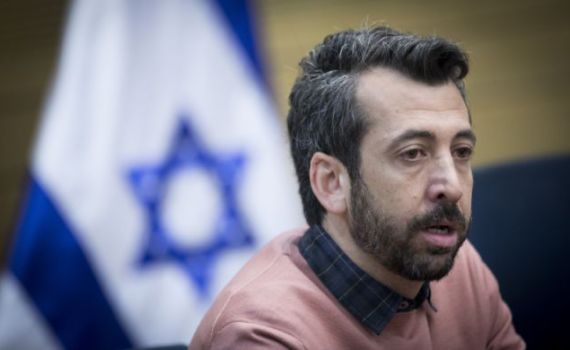 בגלל עמוד פייסבוק: ערוץ 10 תובע את גיא לרר?