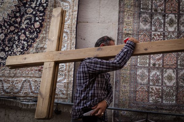 ואם יגאל גואטה היה הולך לכנסייה של אחיין שלו?