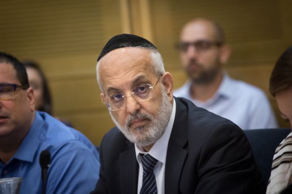 חוזר לכנסת:  נהרי התפטר מתפקיד שר הפנים