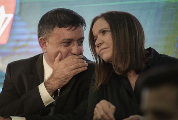 גבאי תקף; בנט ושקד: בכלל לא קראת את התכנית