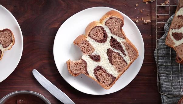 צפו: כך תכינו את הלחם שמשגע את הרשת