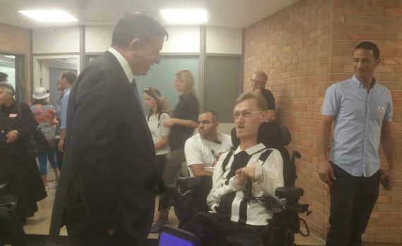 על רה"מ לסיים את ההתעללות: הוא זה שיכריע