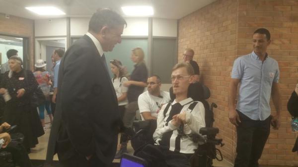 על רה"מ לסיים את ההתעללות: הוא זה שיכריע