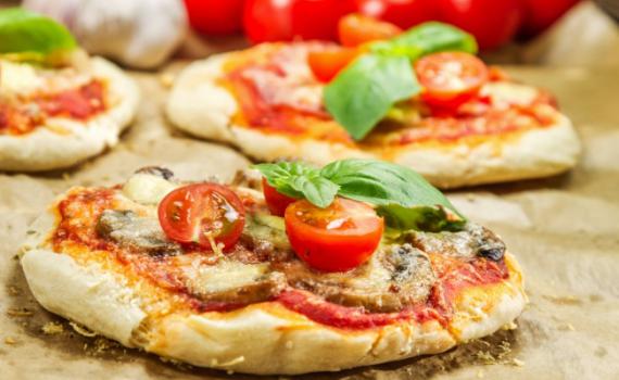 לפתיחת צום מהירה: מתכון לפיצה על מחבת