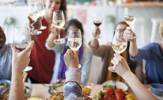 רווקים – כך תשרדו את תקופת החגים עם המשפחה