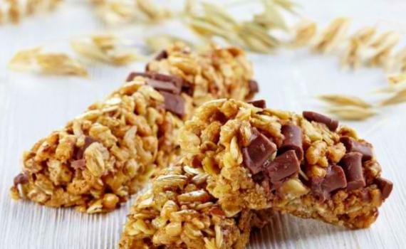 צפו: כך תכינו חטיפי גרנולה ממכרים לכל השבוע