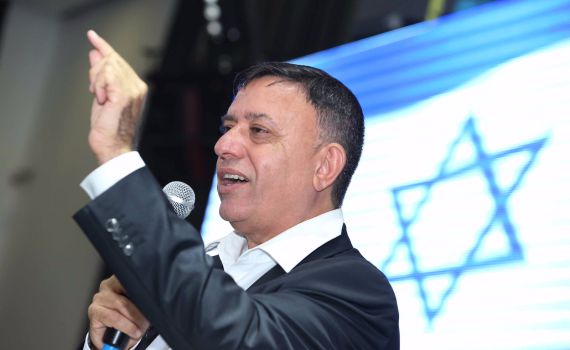 צפו: גבאי מתאר איך נראית ישיבת ממשלה