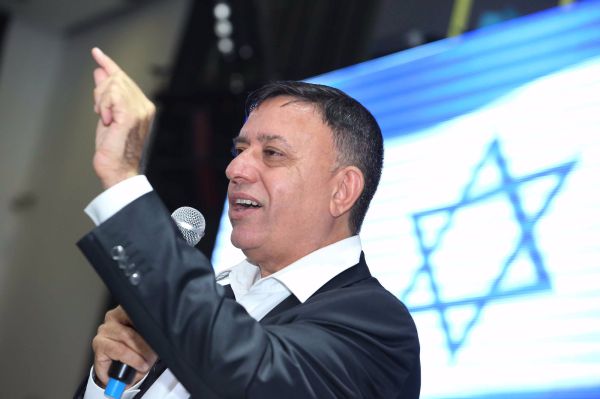 צפו: גבאי מתאר איך נראית ישיבת ממשלה