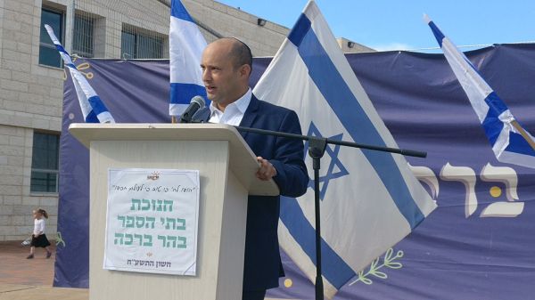 בנט לנתניהו: "החלת ריבונות כבר בראשון הקרוב"