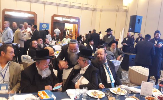 הרב מנחם בורשטין באירוע "הדסה מצדיעה לארגוני ויועצי הרפואה"