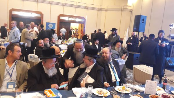 הרב מנחם בורשטין באירוע "הדסה מצדיעה לארגוני ויועצי הרפואה"