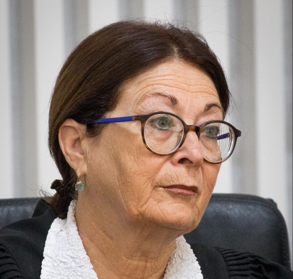 הנשיאה חיות משיבה למבקרי מערכת המשפט