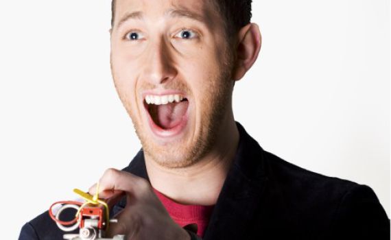 יונתן ברק מופיע ב'גולה' פתח תקווה