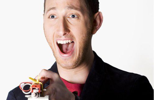 יונתן ברק מופיע ב'גולה' פתח תקווה